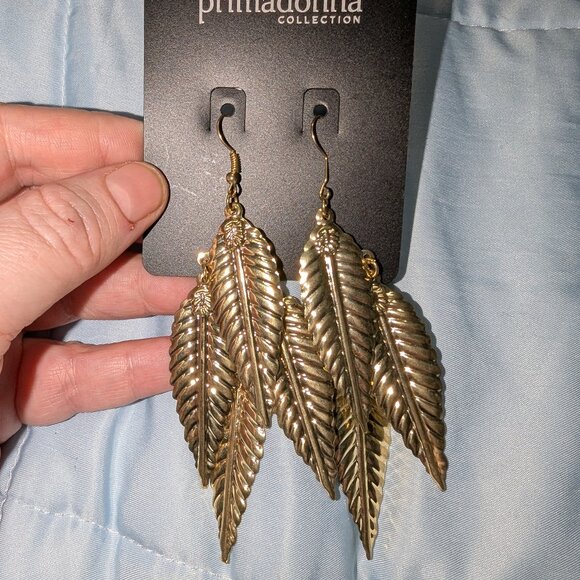 $1 with Bundle ~ Primadonna Collection Gold Leaf Dangle Earrings 5153 - Picture 1 of 3
